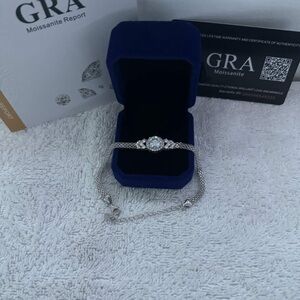 Elegant Silver Bracelet with Moissanite Stone